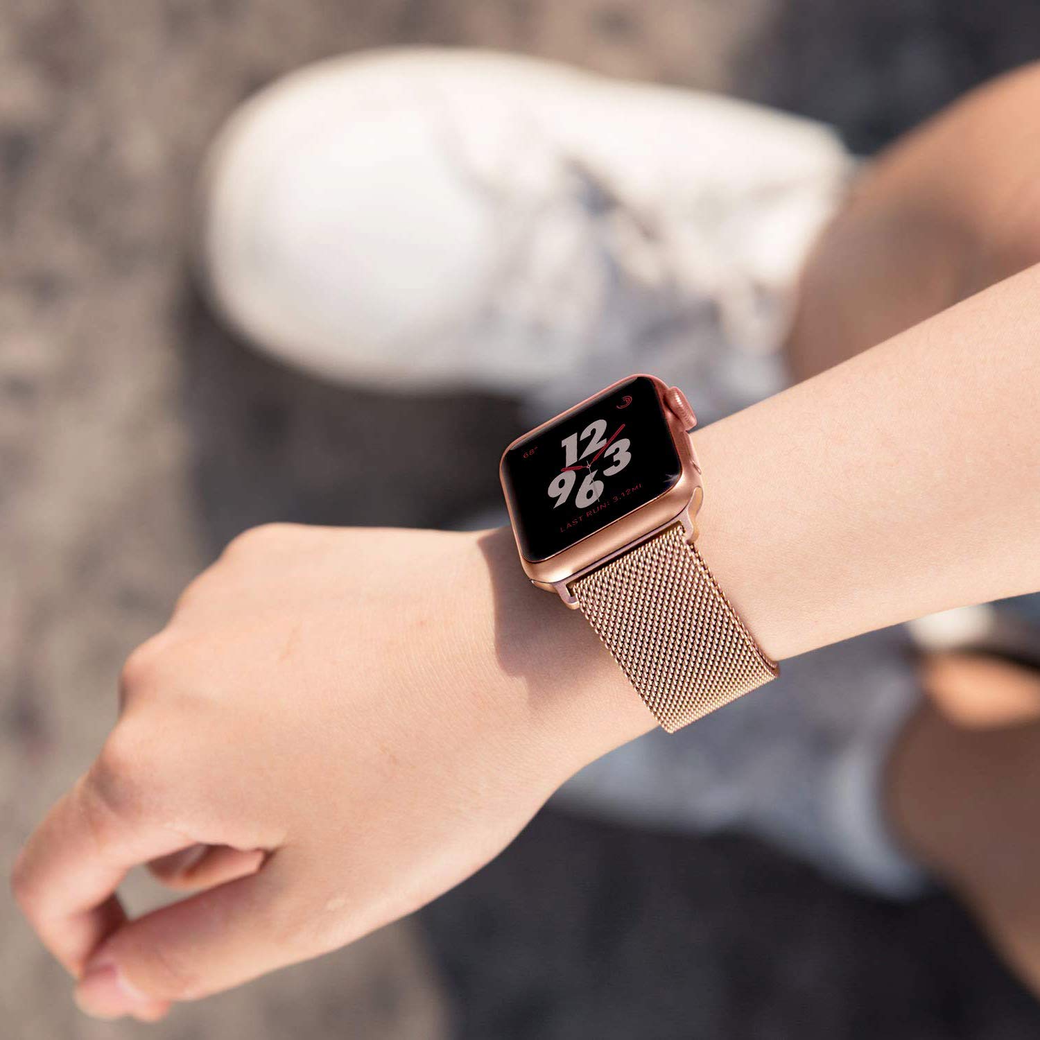 gold milanese loop apple watch 4