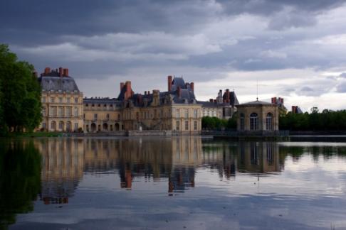 2714-the_castle_of_fontainebleau_by_peek_a-d56kc04.jpg